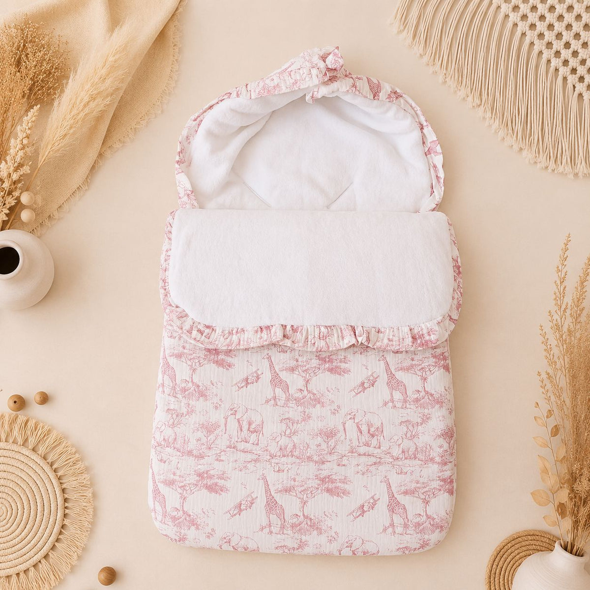 Nid d'ange gaze de coton et polaire motif savane rose