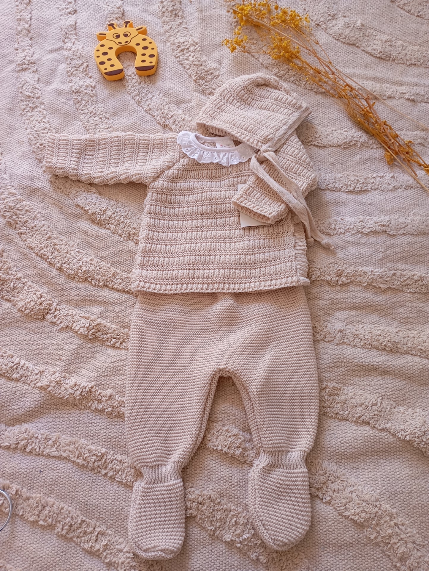 Ensemble bébé beige avec couverture