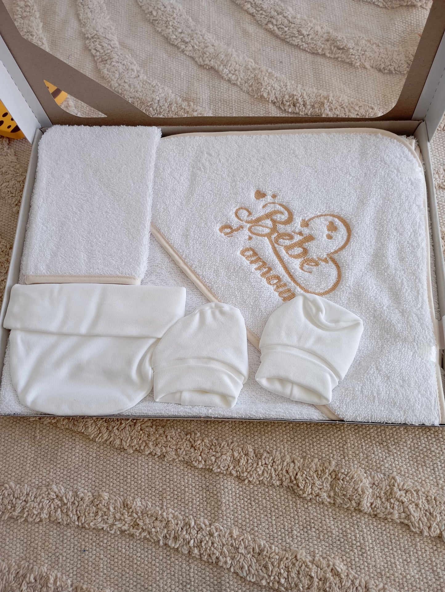 Coffret de bain blanc et beige
