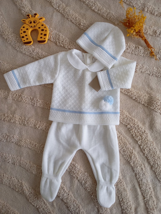 Ensemble blanc à pompons et liseré bleu